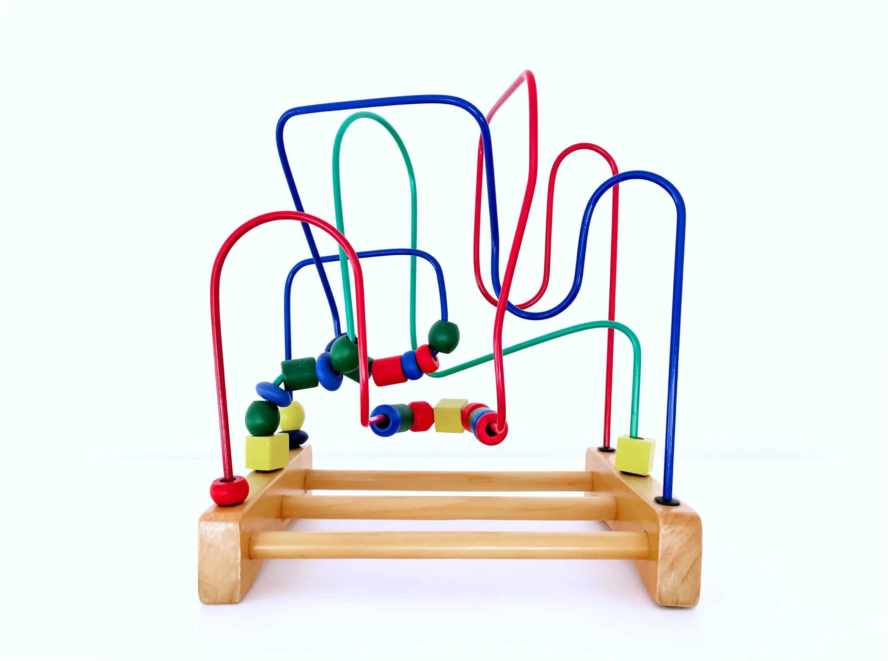 in keiner arztpraxis darf dieser klassiker eines holzspielzeugs für kinder fehlen
